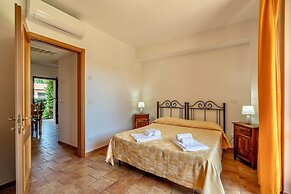 Residence with swimming pool in Sorano