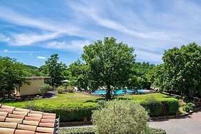 Residence with swimming pool in Sorano