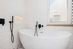 Two Bedroom Apartment Gdynia by Renters