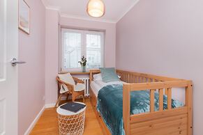 Two Bedroom Apartment Gdynia by Renters