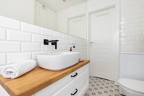 Two Bedroom Apartment Gdynia by Renters