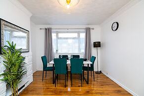 Impeccable 3-bed House in Abbeywood