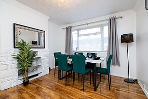 Impeccable 3-bed House in Abbeywood