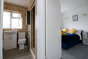 Impeccable 3-bed House in Abbeywood