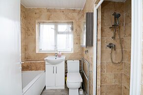 Impeccable 3-bed House in Abbeywood