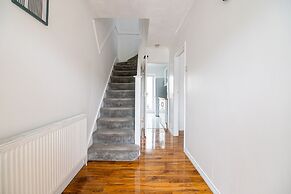 Impeccable 3-bed House in Abbeywood