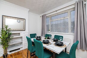 Impeccable 3-bed House in Abbeywood