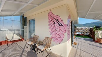 A bright and relaxing penthouse