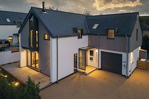 Ty Cyfoes - Luxurious 4 Bedroom - St. Florence