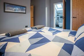 Ty Cyfoes - Luxurious 4 Bedroom - St. Florence