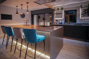 Ty Cyfoes - Luxurious 4 Bedroom - St. Florence