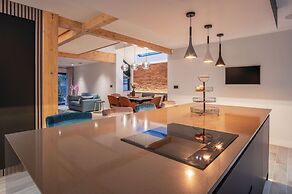 Ty Cyfoes - Luxurious 4 Bedroom - St. Florence