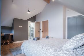 Ty Cyfoes - Luxurious 4 Bedroom - St. Florence