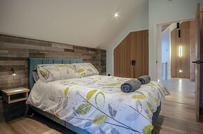 Ty Cyfoes - Luxurious 4 Bedroom - St. Florence