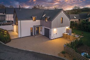 Ty Cyfoes - Luxurious 4 Bedroom - St. Florence