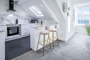 The Penthouse - Luxury 1 Bed - Panorama - Tenby