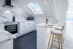 The Penthouse - Luxury 1 Bed - Panorama - Tenby