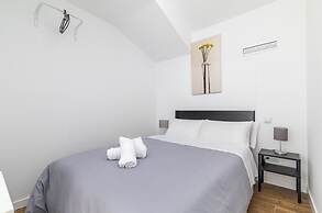 AYZ Luis Cabrera-Auto check-in property