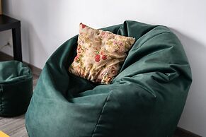 Retro Studio With Balcony by Renters