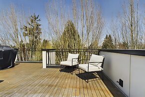 Charming 3br Haven In West Seattle 3 Bedroom Townhouse by Redawning
