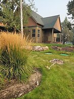 Deer Park Cabin 3 Bedroom Home by RedAwning