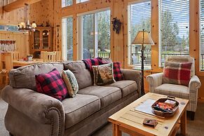 Deer Park Cabin 3 Bedroom Home by RedAwning