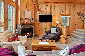 Deer Park Cabin 3 Bedroom Home by RedAwning