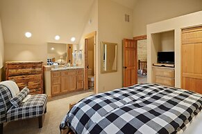 Deer Park Cabin 3 Bedroom Home by RedAwning