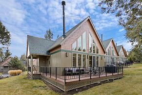 Deer Park Cabin 3 Bedroom Home by RedAwning