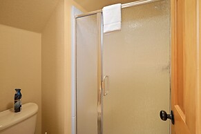 Deer Park Cabin 3 Bedroom Home by RedAwning