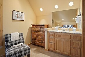 Deer Park Cabin 3 Bedroom Home by RedAwning