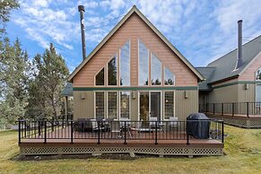 Deer Park Cabin 3 Bedroom Home by RedAwning