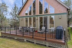 Deer Park Cabin 3 Bedroom Home by RedAwning
