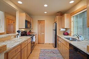 Deer Park Cabin 3 Bedroom Home by RedAwning