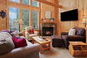 Deer Park Cabin 3 Bedroom Home by RedAwning