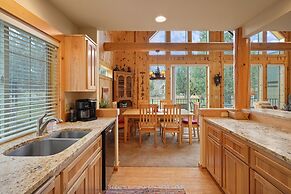 Deer Park Cabin 3 Bedroom Home by RedAwning