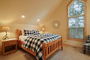 Deer Park Cabin 3 Bedroom Home by RedAwning