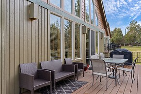 Deer Park Cabin 3 Bedroom Home by RedAwning