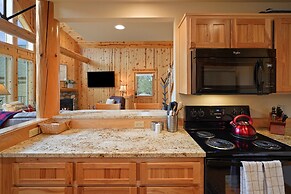 Deer Park Cabin 3 Bedroom Home by RedAwning