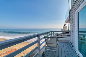 Beachfront Malibu Apartment w/ Ocean-view Balcony