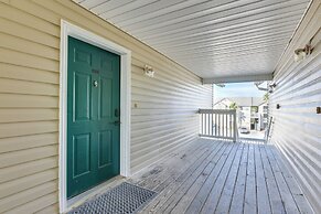 Walk to Golf Course & Beach: Modern Destin Condo