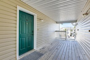 Modern Destin Condo: Walk to Golf Course & Beach!