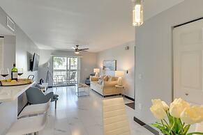 Walk to Golf Course & Beach: Modern Destin Condo