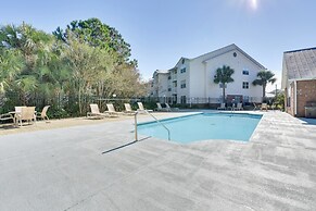 Walk to Golf Course & Beach: Modern Destin Condo