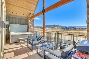 Spacious Colorado Abode - Hot Tub & Mountain Views