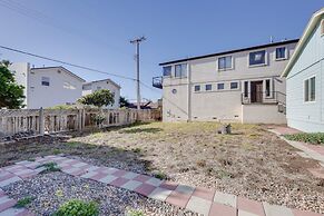 Pet-friendly Cayucos Home: Walk to Public Beach!