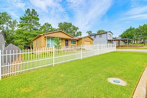 Family-friendly Sand Springs Home ~ 8 Mi to Tulsa!