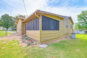 Family-friendly Sand Springs Home ~ 8 Mi to Tulsa!