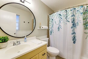 Gainesville Home w/ Fire Pit, 4 Mi to UF Campus!
