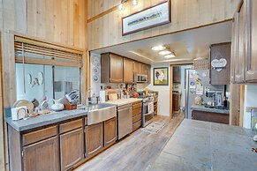 Sunriver Resort Home: Near Skiing, Town & Trails